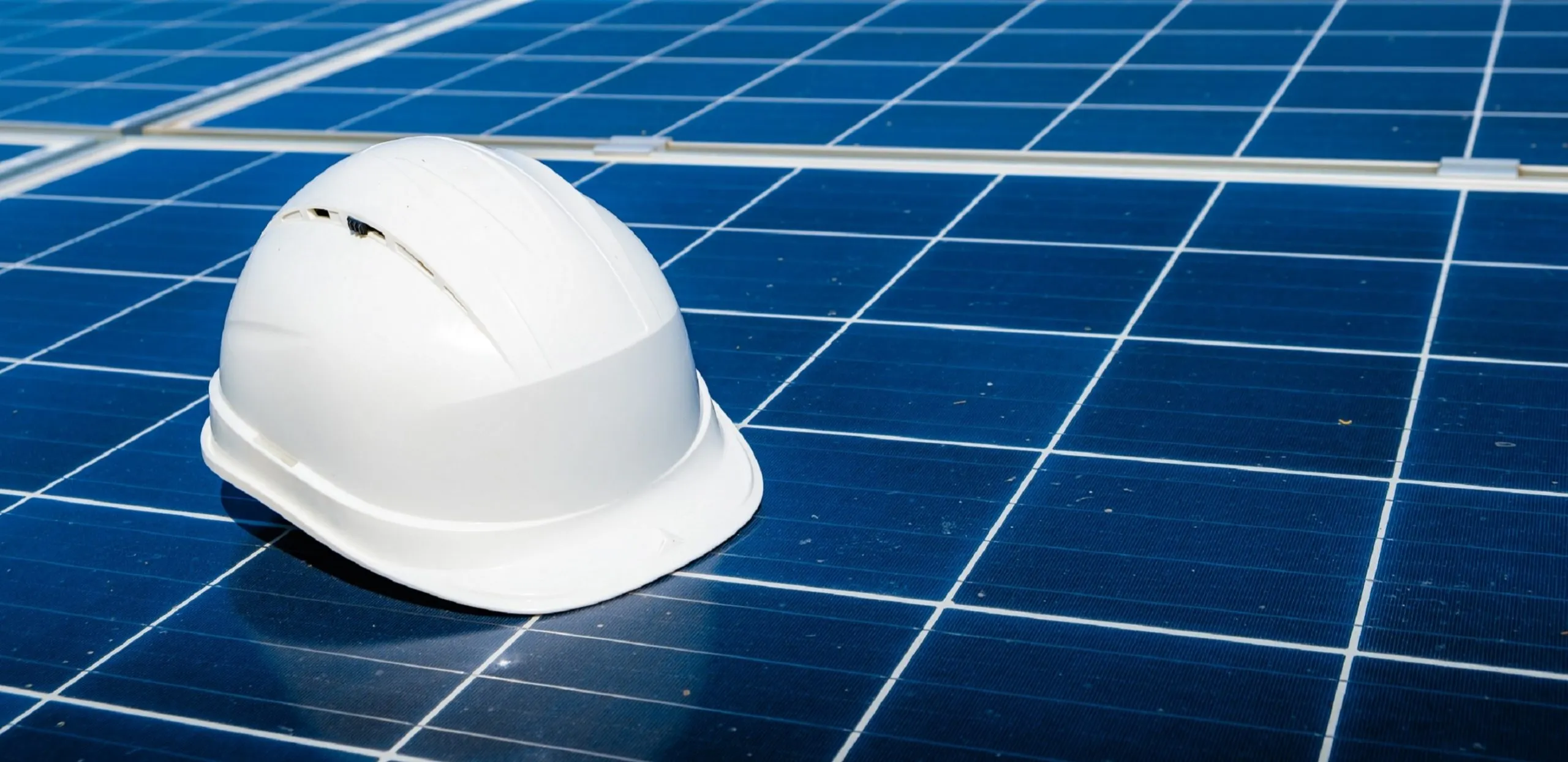 Cómo se erige y opera un sistema fotovoltaico?